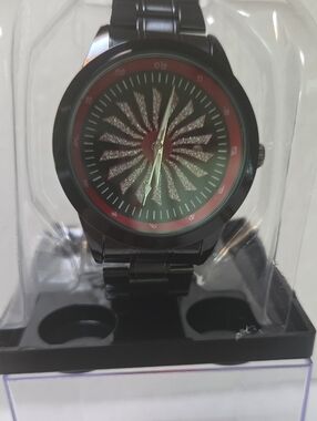 AJ ACCESIRIES Black Metal Wristwatch with Red Accents and Glitter SPINNING Dial